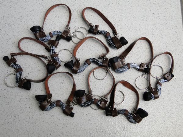 Chaveiro Mini Berrante em Biscuit
